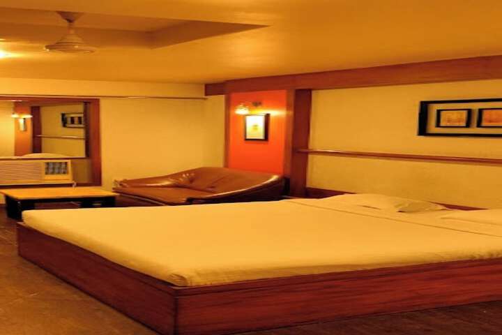 Room 11 of 38