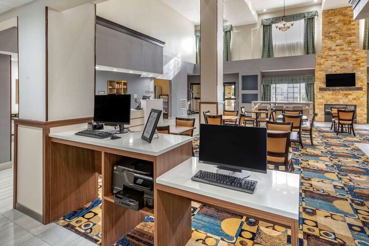 Business Center 30 of 33