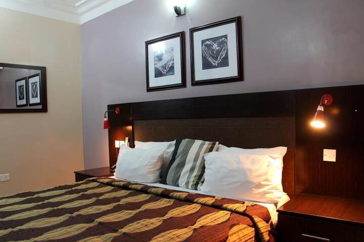 Room 10 of 24
