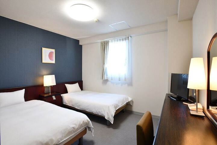 Room 7 of 16