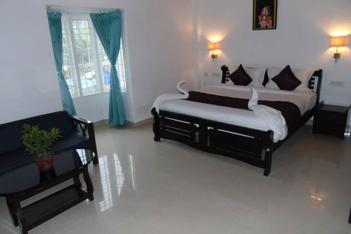 Room 9 of 25
