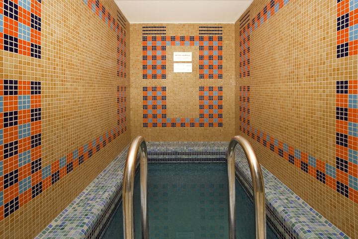 Pool 41 of 74