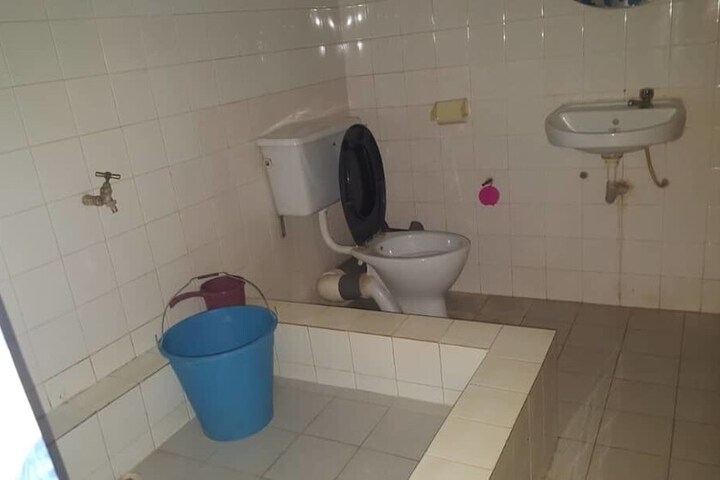 Room 8 of 16