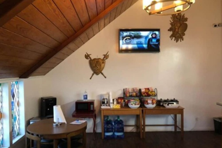 Breakfast/Coffee Service 12 of 18