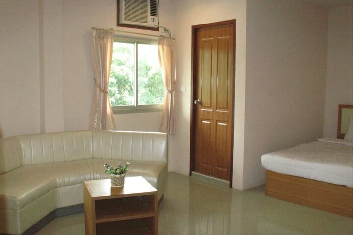 Room 10 of 29