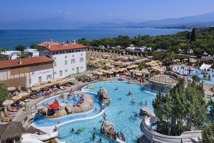 Hotel Pool