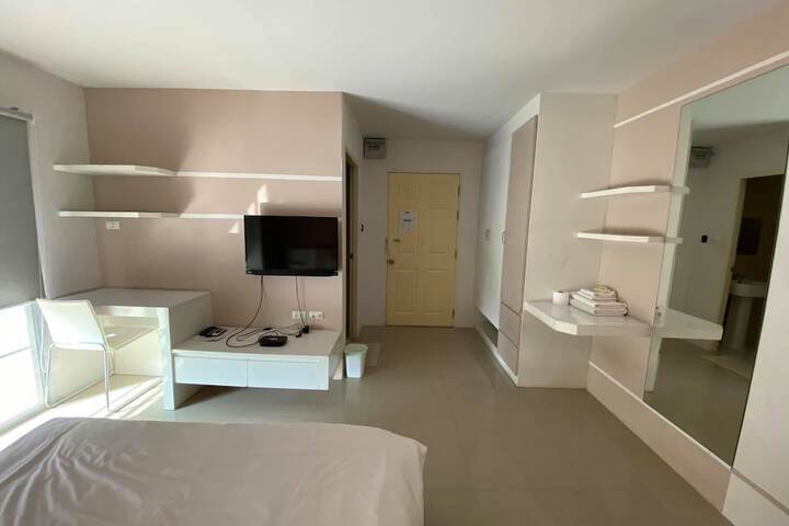Room 4 of 9