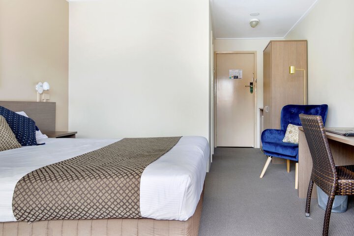 Room 5 of 38