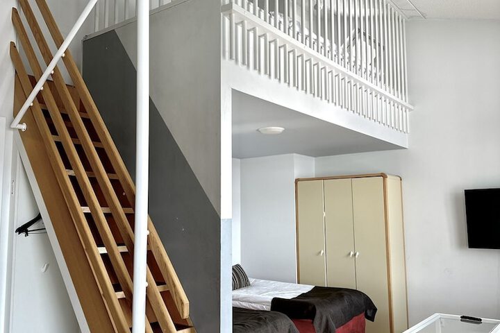 Room 25 of 60