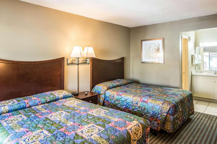 2 Double Beds (2 of 10)