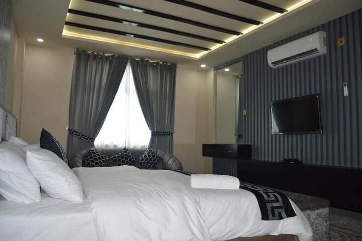 Room 10 of 13