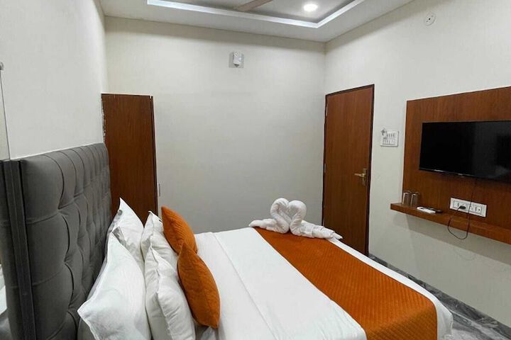 Room 4 of 20