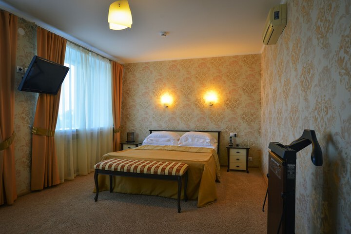 Room 12 of 65