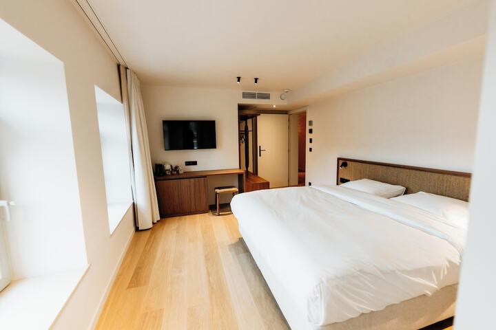 Room 45 of 96