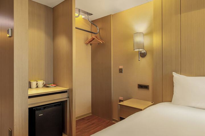 Room 64 of 108