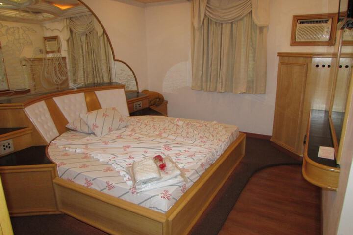 Room 15 of 46