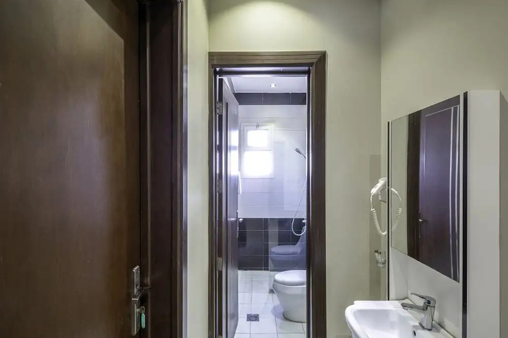 Room 8 of 16