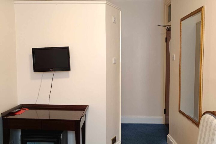 Room 83 of 283