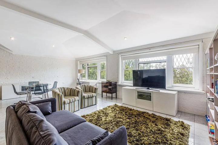 Spoilt for Choice 2-bed / 2-bath + Free Parking