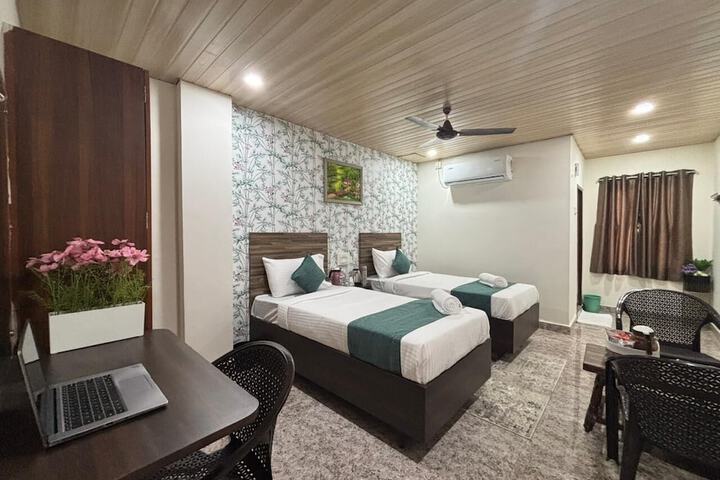 Room 2 of 15
