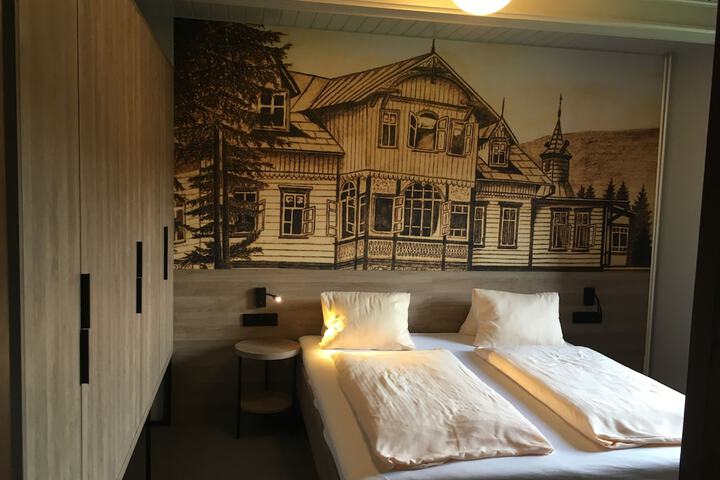 Room 13 of 81