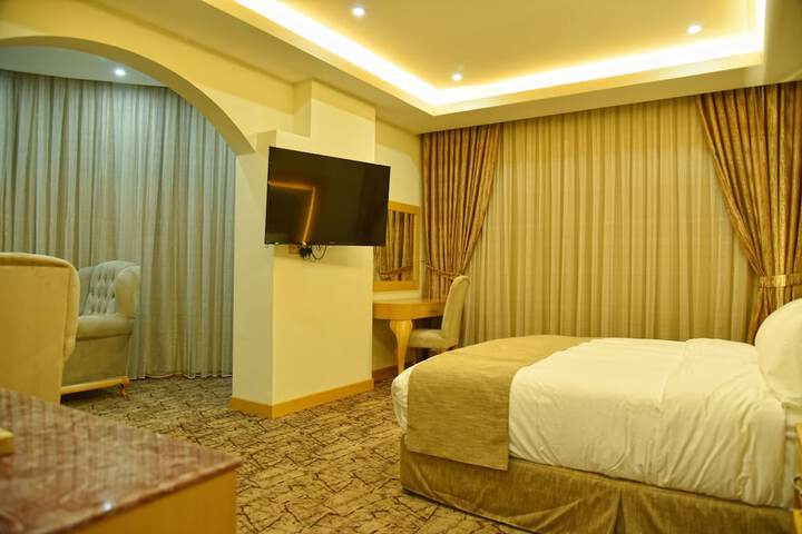 Room 15 of 33