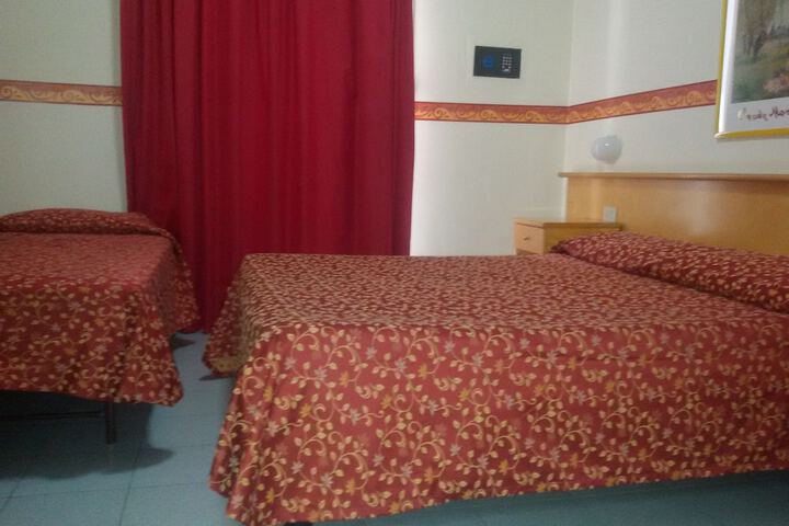 Room 6 of 13