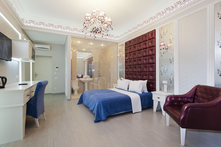 Room 15 of 214