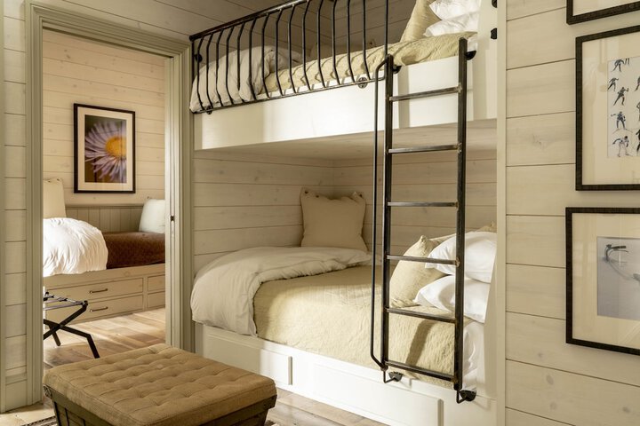Room 15 of 83