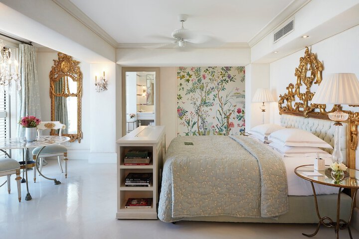Room 8 of 173