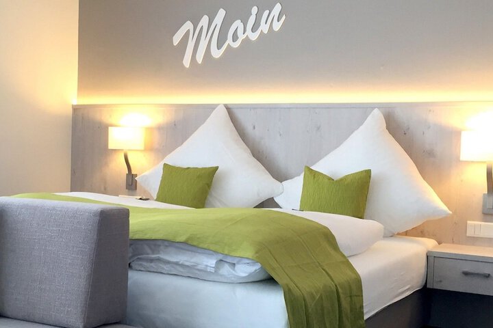 Room 2 of 30