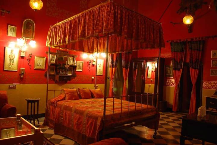 Room 5 of 25