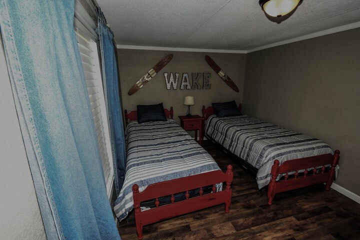 Room 47 of 917