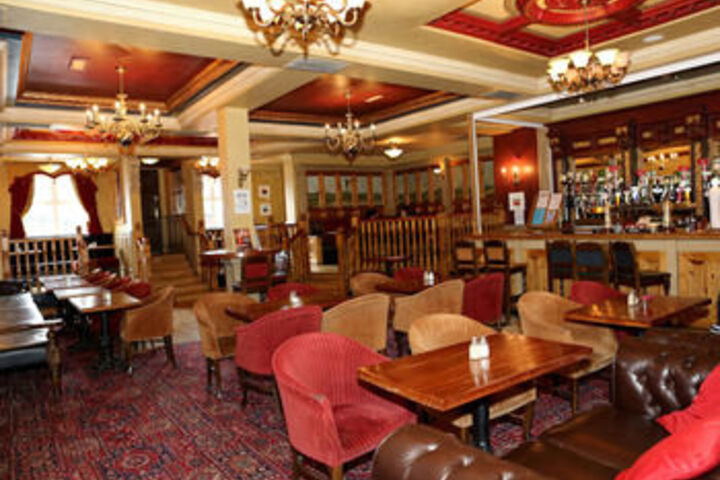 Lounge 34 of 49