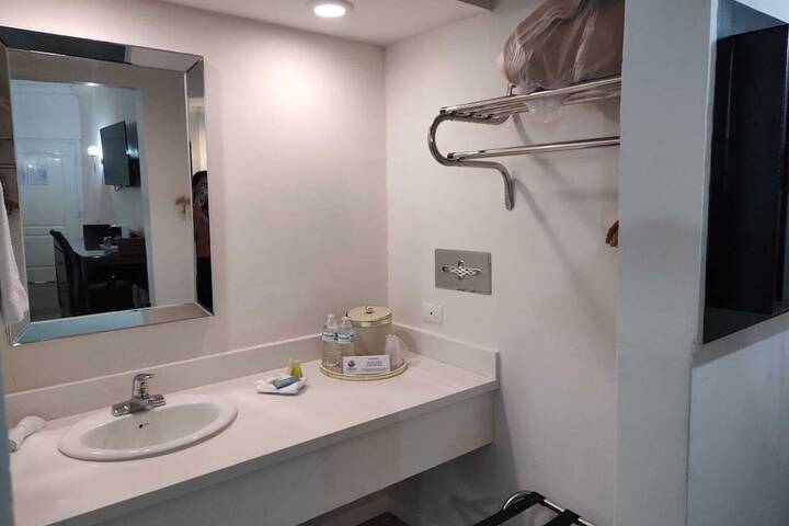 Room 15 of 28