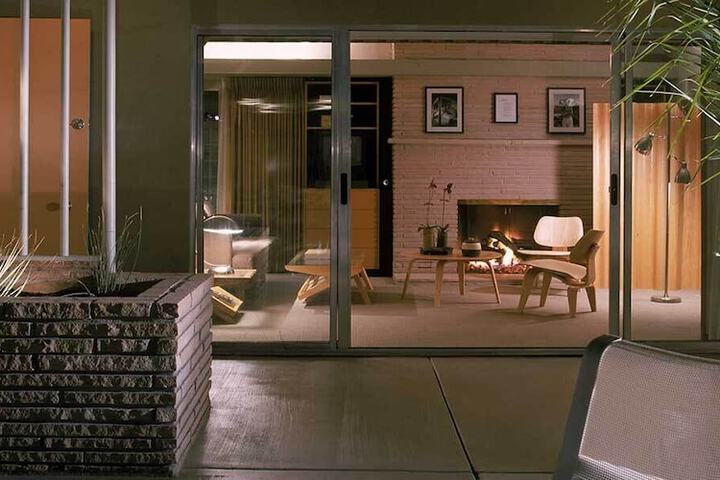 Room 15 of 25