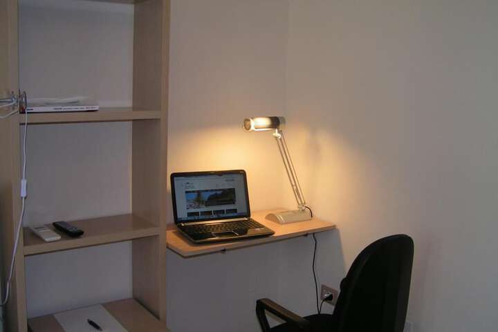 Room 9 of 32
