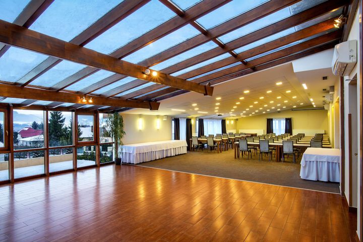 Ballroom/Hall 31 of 35