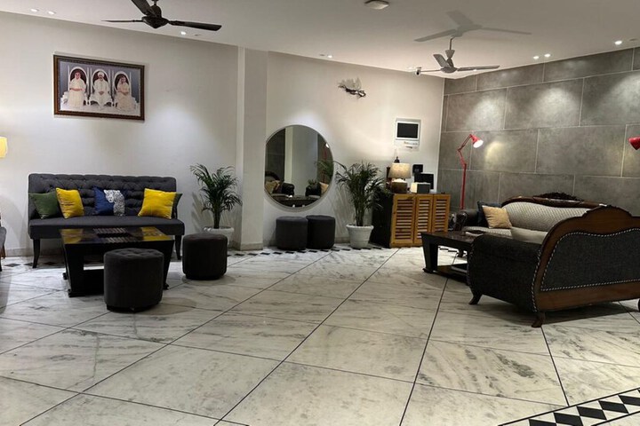 Room 12 of 20