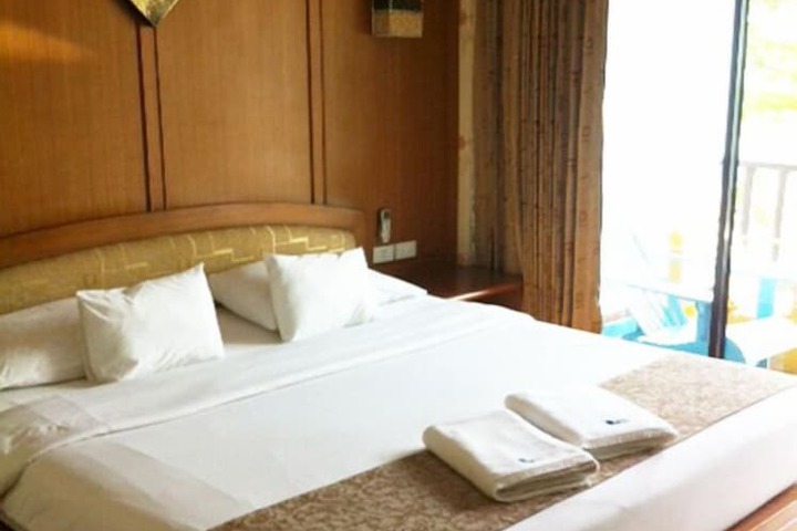 Room 4 of 15