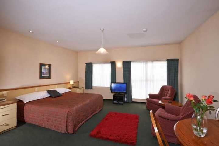 Room 4 of 16