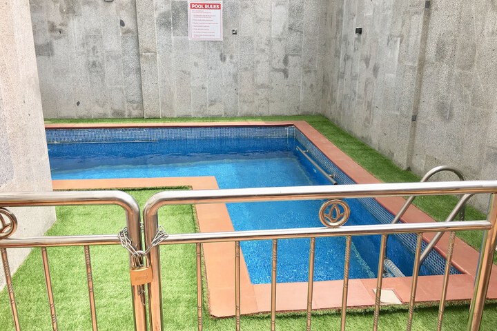 Pool 14 of 17