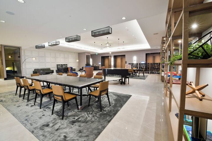 Entrance & Lobby