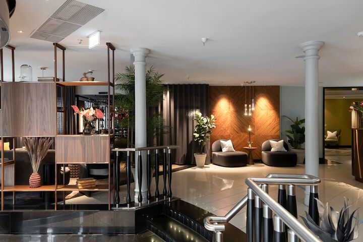 Entrance & Lobby