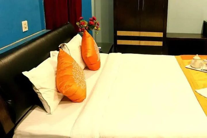 Room 2 of 5