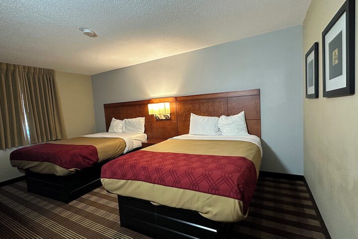 1 Queen Bed (9 of 30)