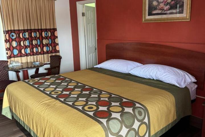 Standard Room, King or Two Doubles (3 of 14)