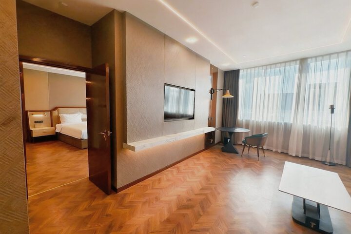 Room 33 of 65