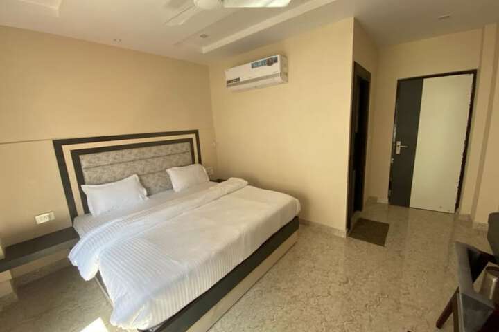 Priya Hotel