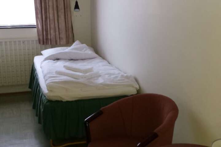 Room 13 of 65